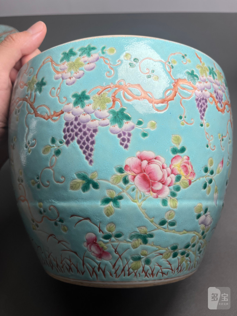 清宣统  松石绿地粉彩藤萝葡萄画眉纹鼓式盖罐 - 图8